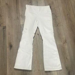 The North Face snowgas. Women’s ski pants size 12. Barely worn like new.